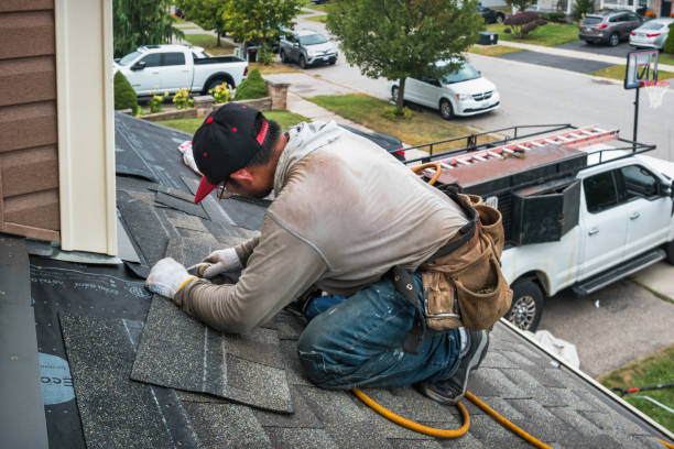 Professional Emergency Roof Repair technician working in Moscow, TX